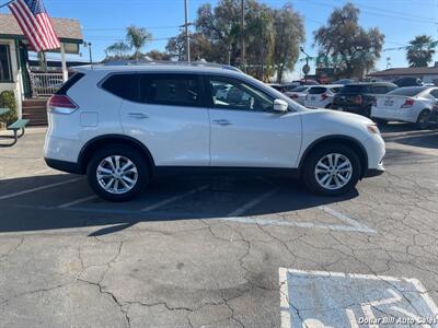 2016 Nissan Rogue SV   - Photo 8 - Visalia, CA 93292