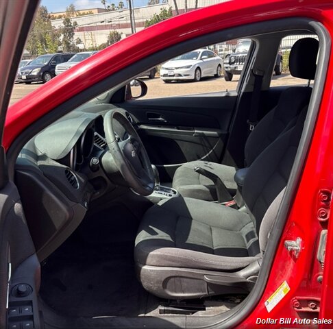 2016 Chevrolet Cruze Limited 1LT Auto - Photo 6 - Visalia, CA 93292