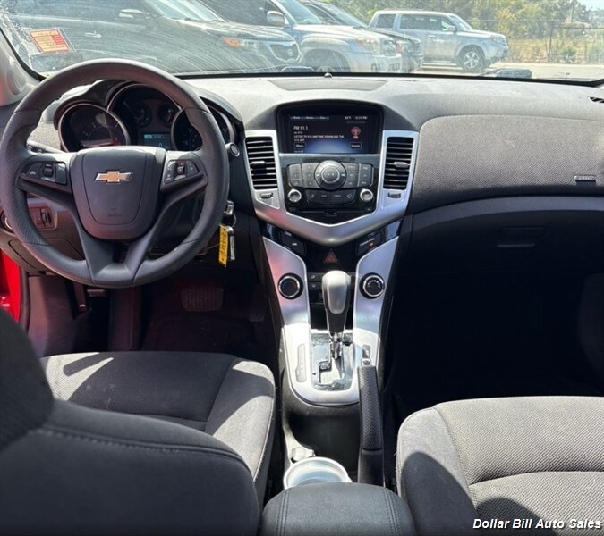 2016 Chevrolet Cruze Limited 1LT Auto - Photo 5 - Visalia, CA 93292