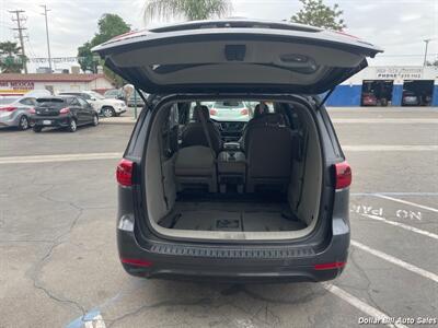 2015 Kia Sedona LX   - Photo 12 - Visalia, CA 93292