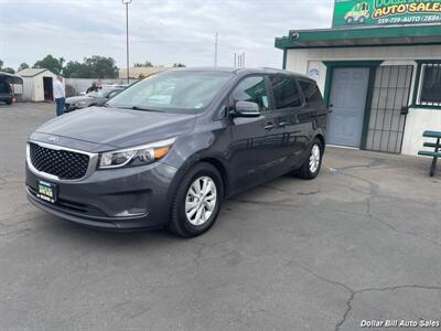 2015 Kia Sedona LX   - Photo 3 - Visalia, CA 93292