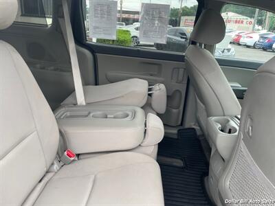 2015 Kia Sedona LX   - Photo 13 - Visalia, CA 93292