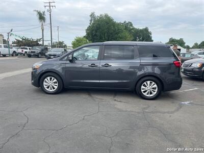 2015 Kia Sedona LX   - Photo 4 - Visalia, CA 93292