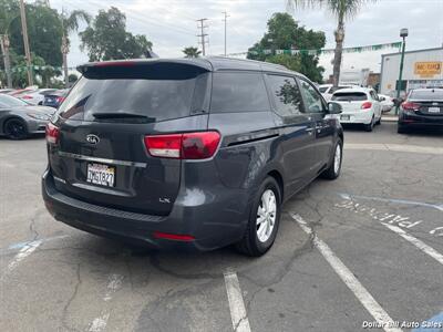 2015 Kia Sedona LX   - Photo 7 - Visalia, CA 93292