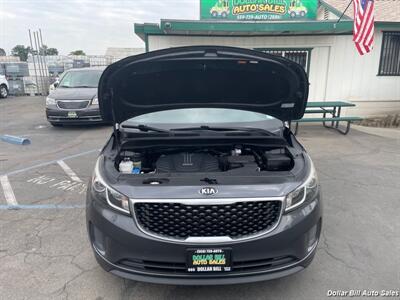 2015 Kia Sedona LX   - Photo 9 - Visalia, CA 93292