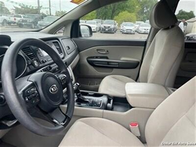 2015 Kia Sedona LX   - Photo 10 - Visalia, CA 93292