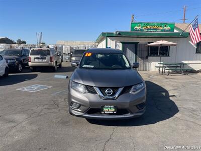 2016 Nissan Rogue S   - Photo 2 - Visalia, CA 93292