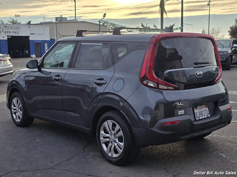 2020 Kia Soul LX - Photo 5 - Visalia, CA 93292