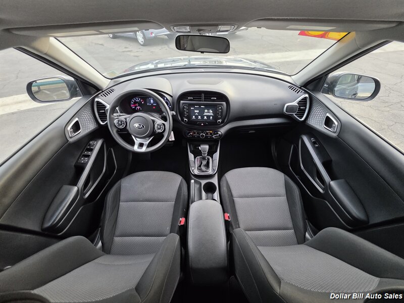 2020 Kia Soul LX - Photo 12 - Visalia, CA 93292