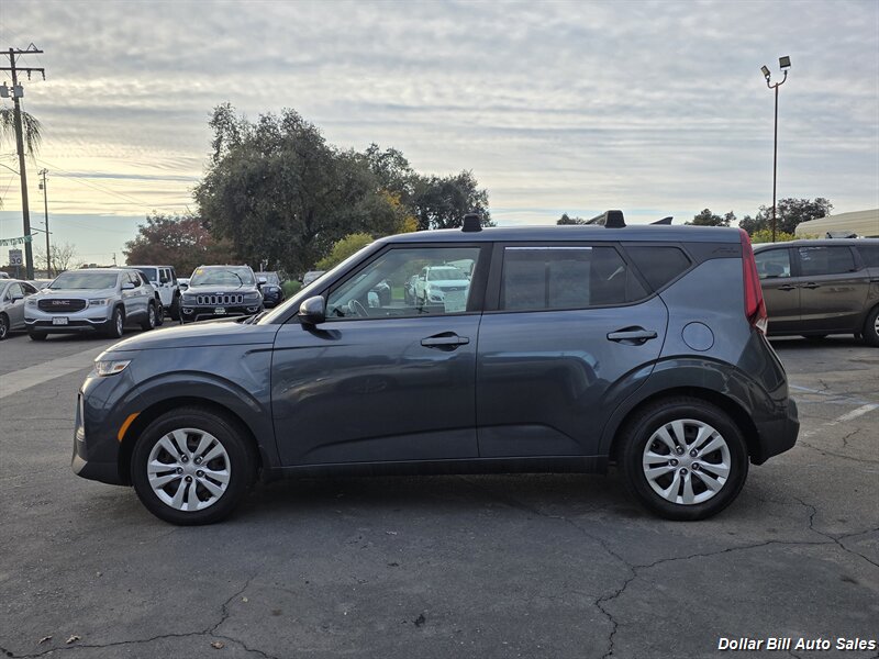 2020 Kia Soul LX - Photo 4 - Visalia, CA 93292