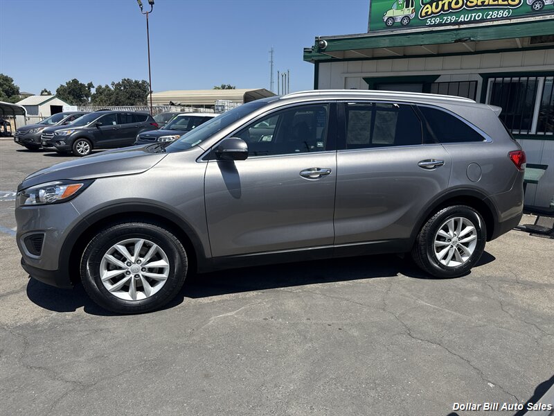 2018 Kia Sorento LX - Photo 2 - Visalia, CA 93292