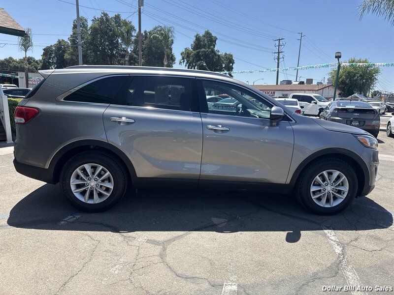 2018 Kia Sorento LX - Photo 3 - Visalia, CA 93292