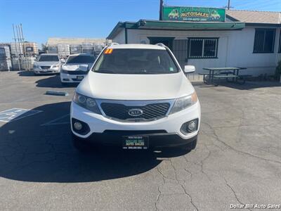 2011 Kia Sorento LX   - Photo 2 - Visalia, CA 93292