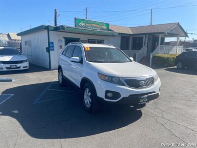 2011 Kia Sorento LX   - Photo 1 - Visalia, CA 93292