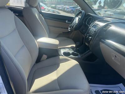 2011 Kia Sorento LX   - Photo 15 - Visalia, CA 93292