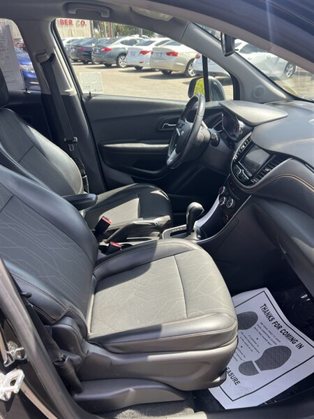 2019 Chevrolet Trax LT - Photo 11 - Visalia, CA 93292