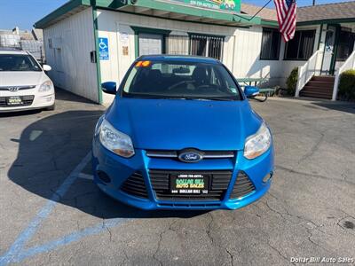 2014 Ford Focus SE   - Photo 2 - Visalia, CA 93292