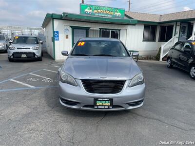 2014 Chrysler 200 Touring   - Photo 2 - Visalia, CA 93292