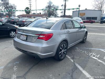 2014 Chrysler 200 Touring   - Photo 7 - Visalia, CA 93292