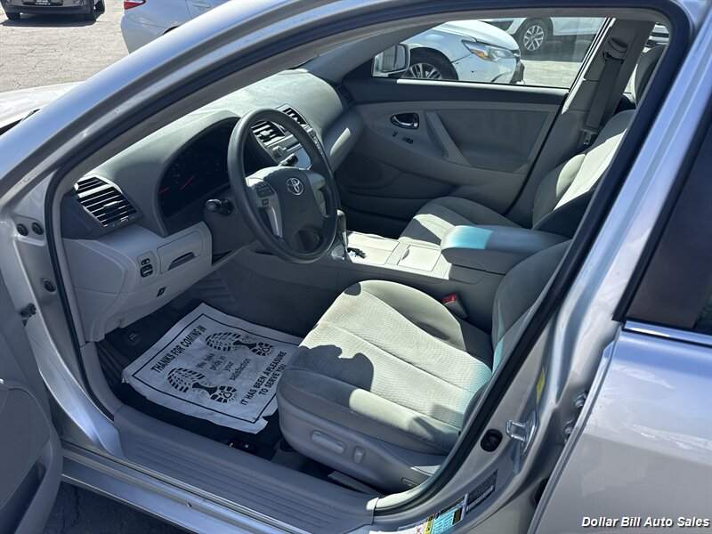 2011 Toyota Camry LE - Photo 8 - Visalia, CA 93292