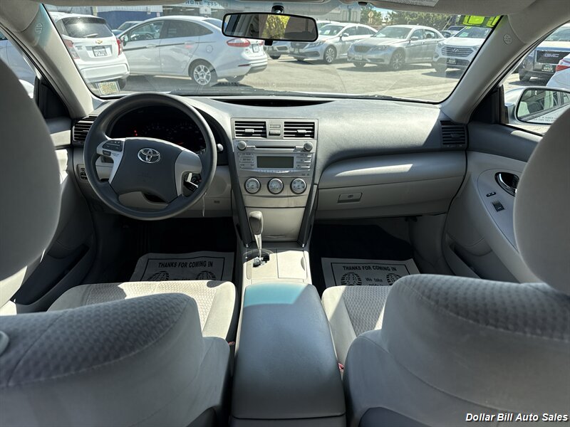 2011 Toyota Camry LE - Photo 6 - Visalia, CA 93292
