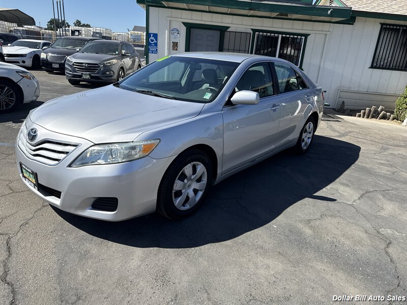 2011 Toyota Camry LE - Photo 2 - Visalia, CA 93292