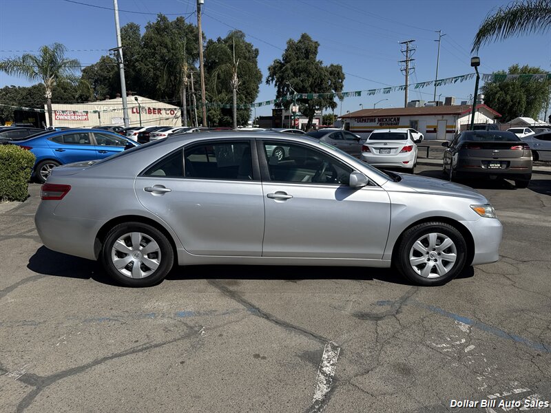 2011 Toyota Camry LE - Photo 3 - Visalia, CA 93292