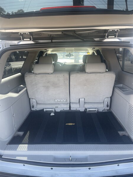 2012 Chevrolet Suburban LT - Photo 7 - Visalia, CA 93292