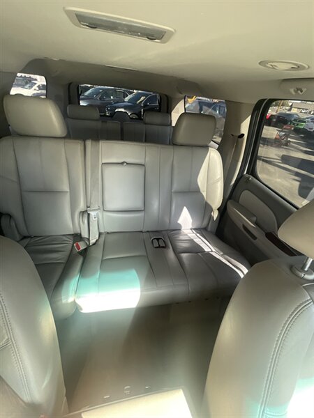2012 Chevrolet Suburban LT - Photo 5 - Visalia, CA 93292