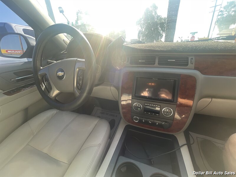 2012 Chevrolet Suburban LT - Photo 4 - Visalia, CA 93292