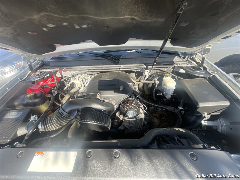 2012 Chevrolet Suburban LT - Photo 9 - Visalia, CA 93292