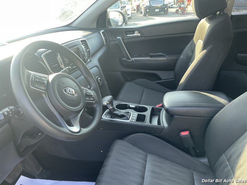 2019 Kia Sportage LX   - Photo 10 - Visalia, CA 93292