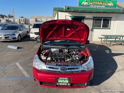 2010 Ford Focus SE   - Photo 9 - Visalia, CA 93292