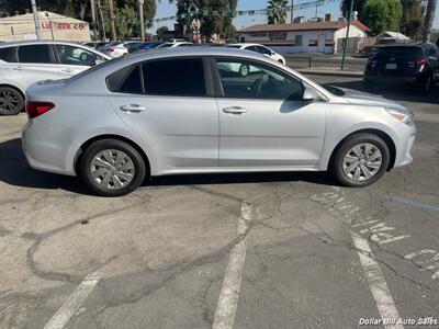 2019 Kia Rio S   - Photo 8 - Visalia, CA 93292