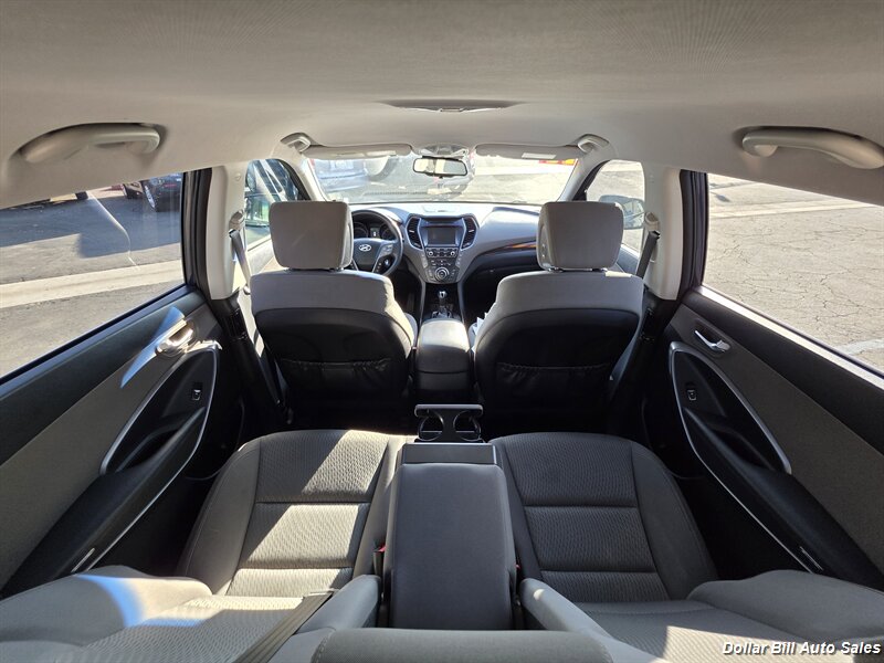 2017 Hyundai SANTA FE SE - Photo 14 - Visalia, CA 93292