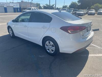 2017 Kia Forte LX   - Photo 5 - Visalia, CA 93292