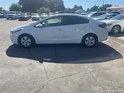 2017 Kia Forte LX   - Photo 4 - Visalia, CA 93292