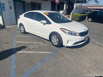 2017 Kia Forte LX   - Photo 1 - Visalia, CA 93292