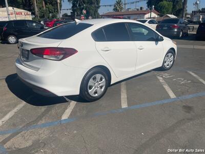 2017 Kia Forte LX   - Photo 7 - Visalia, CA 93292