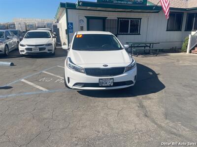 2017 Kia Forte LX   - Photo 2 - Visalia, CA 93292