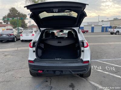 2019 Jeep Cherokee Trailhawk   - Photo 12 - Visalia, CA 93292