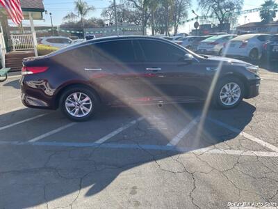 2018 Kia Optima LX   - Photo 8 - Visalia, CA 93292