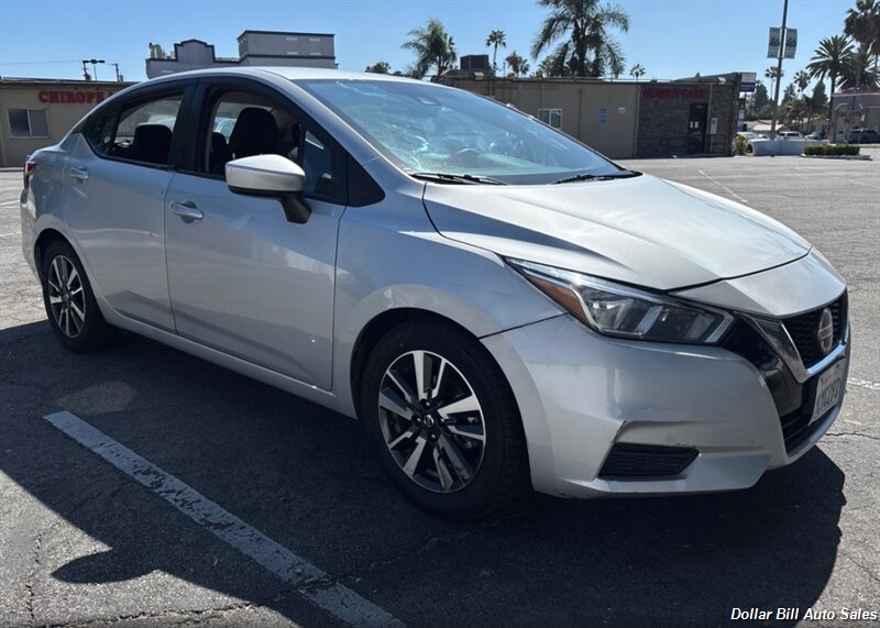 2022 Nissan Versa SV - Photo 2 - Visalia, CA 93292