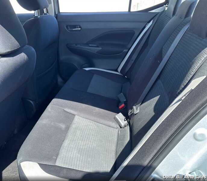 2022 Nissan Versa SV - Photo 6 - Visalia, CA 93292