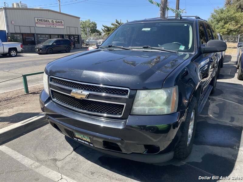 2010 Chevrolet Suburban LS   - Photo 3 - Visalia, CA 93292