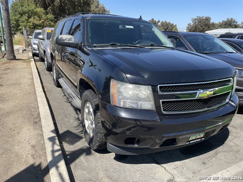 2010 Chevrolet Suburban LS   - Photo 2 - Visalia, CA 93292