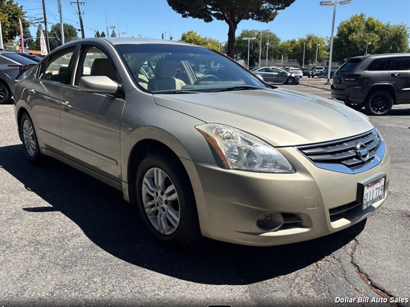 2010 Nissan Altima 2.5 S   - Photo 1 - Visalia, CA 93292
