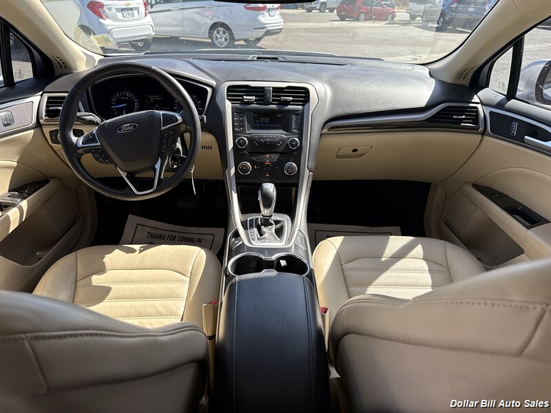 2016 Ford Fusion SE - Photo 6 - Visalia, CA 93292
