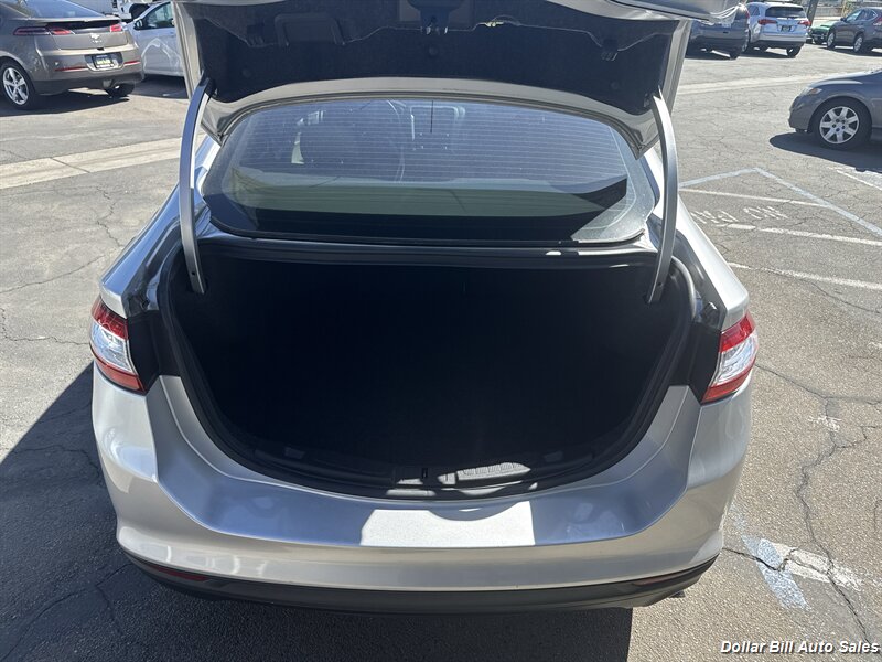 2016 Ford Fusion SE - Photo 5 - Visalia, CA 93292