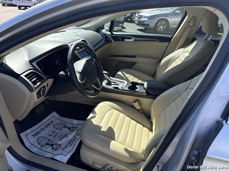 2016 Ford Fusion SE - Photo 8 - Visalia, CA 93292